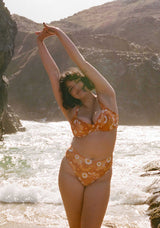 women_by_sea_wearing_jean_bikini_bottoms